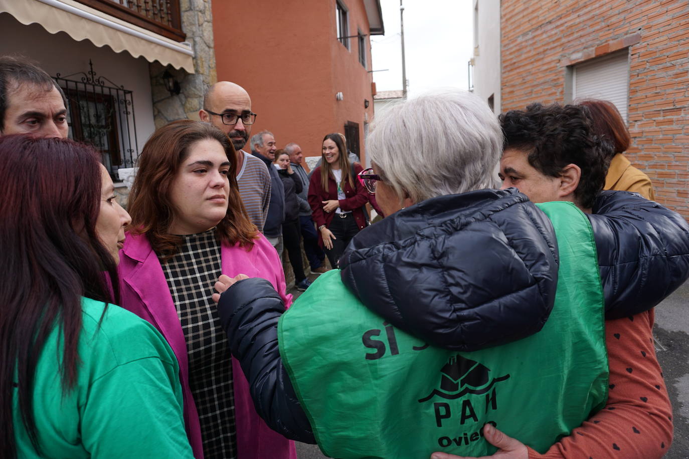 Fotos Emoci N En Balmori Al Lograr Aplazar El Desahucio De Una Familia